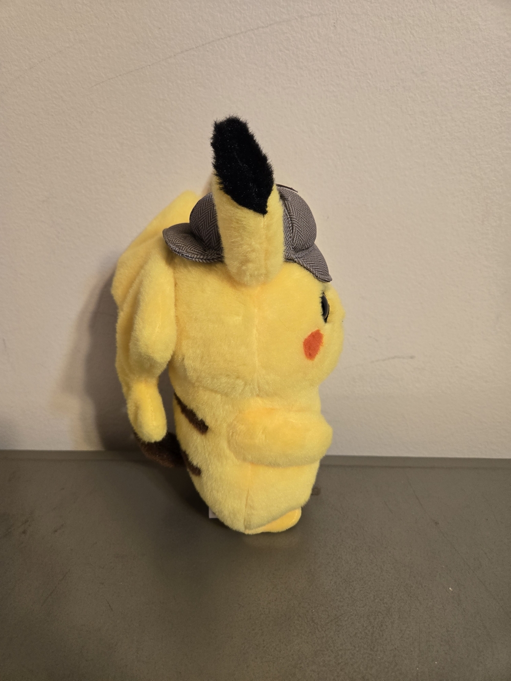 Pokémon Detective Pikachu 9" Plush Toy - Picture 4 of 6